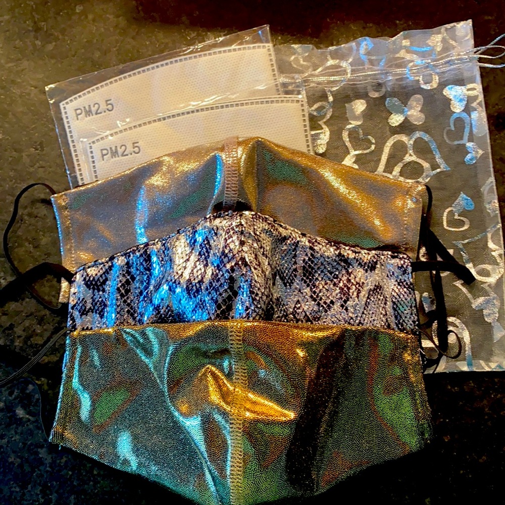Set of 3 metallic face masks
